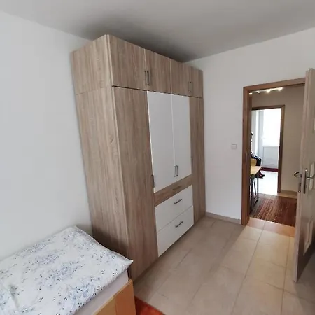 Apartament Na Samote U Lesa