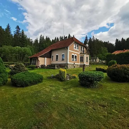 Na Samote U Lesa Apartament